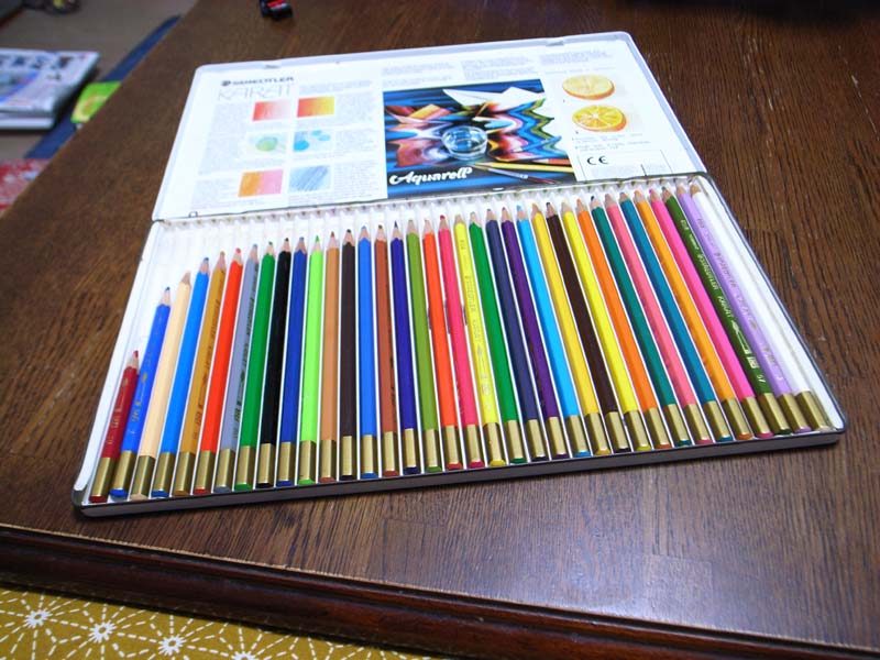 色鉛筆を探しています。幼い頃に使っていたものと同じメーカーのものを購入したい - Yahoo!知恵袋